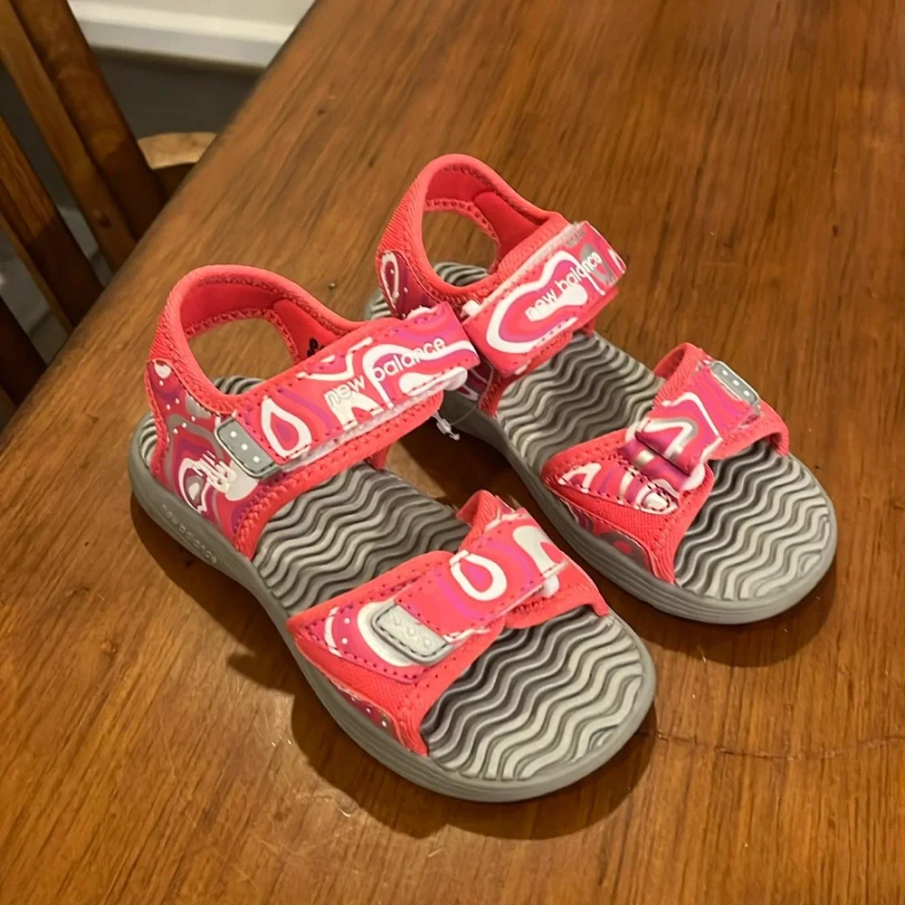New Balance Kids Poolside Sandal shoes new Size 12 Toddlers Girls